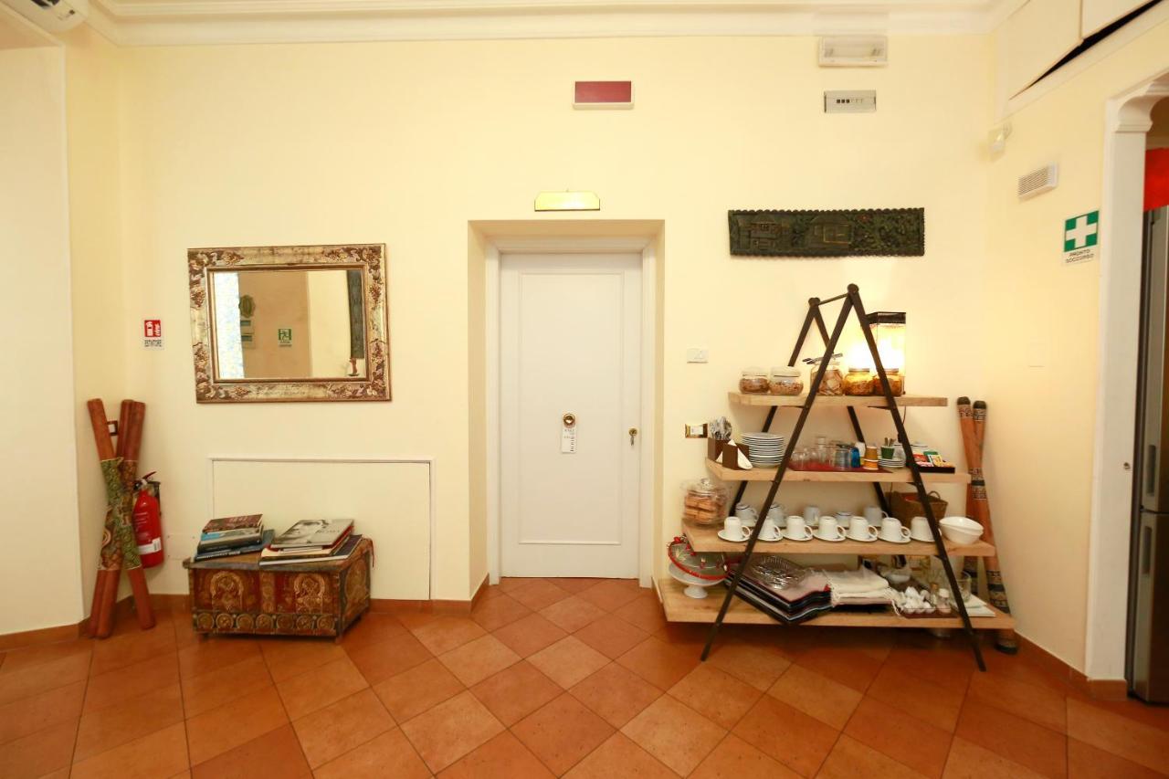 Residenza Gens Julia Bed & Breakfast Rome Exterior photo