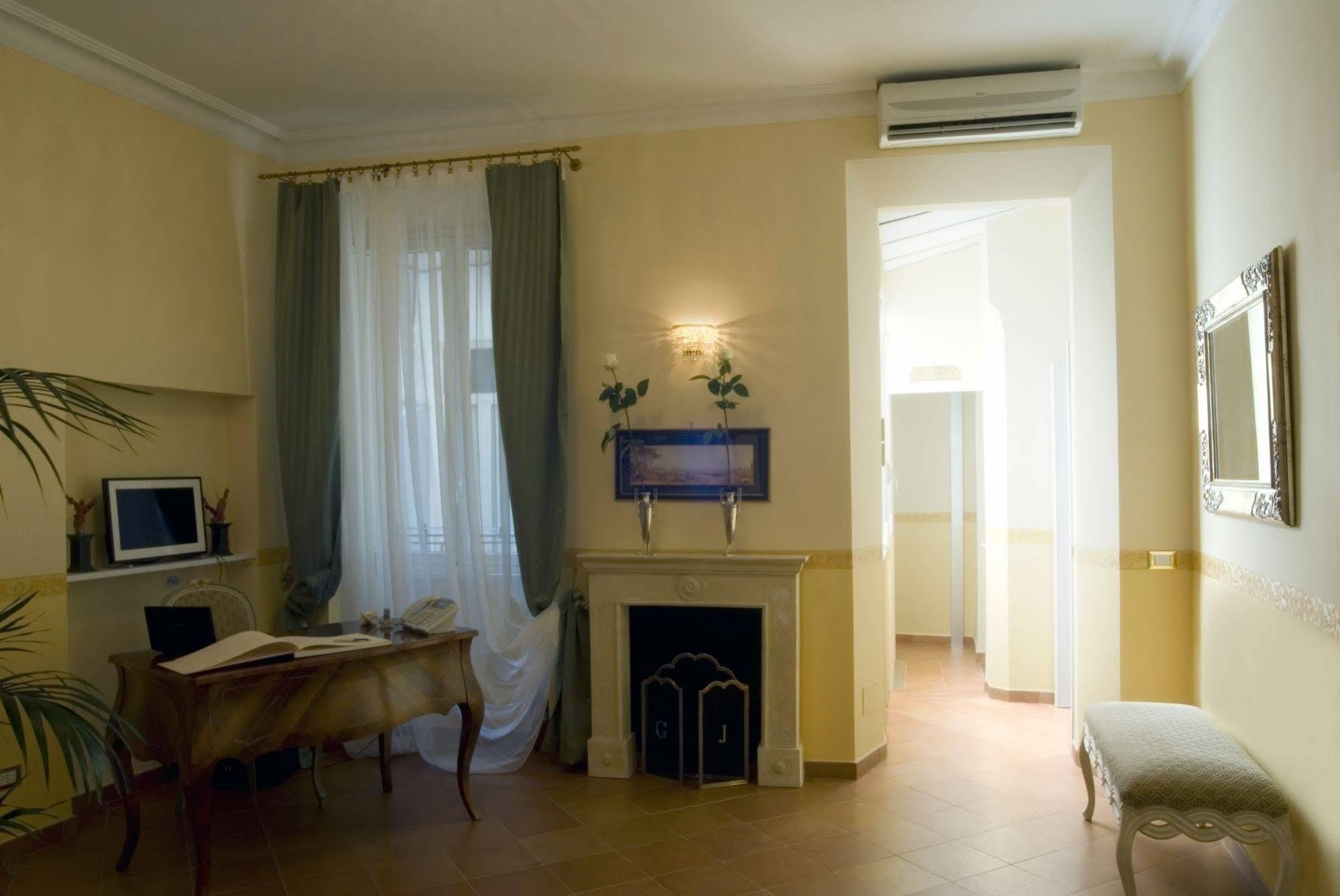 Residenza Gens Julia Bed & Breakfast Rome Exterior photo